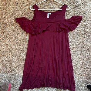 Francesca's maroon off the shoulder sleeve dress